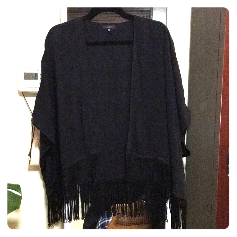 Aritizia // Talula shawl/cardigan with fringe